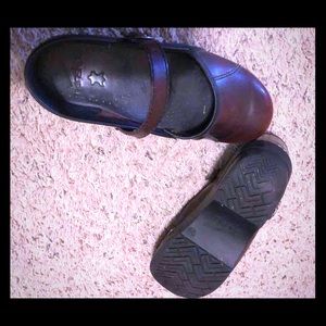 Dansko women’s shoes